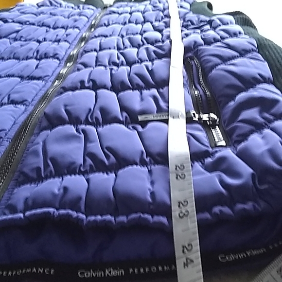 Calvin Klein Performance puffer vest. - Picture 13 of 13